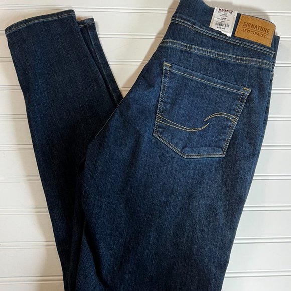 Levi's Denim - NWT Levi’s Pull-On Super Skinny dark denim jeans Sz 6R